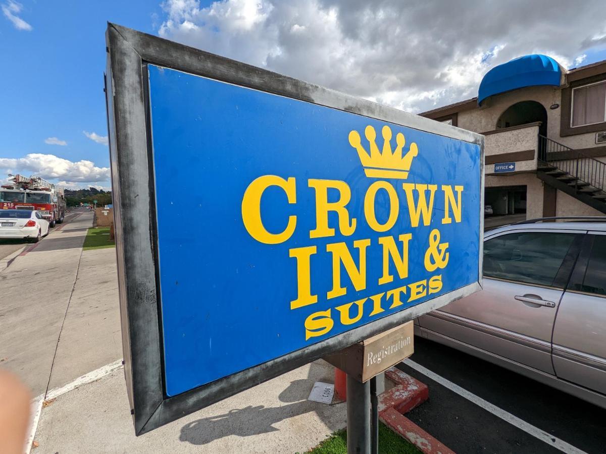 Crown Inn & Suites Spring Valley  エクステリア 写真