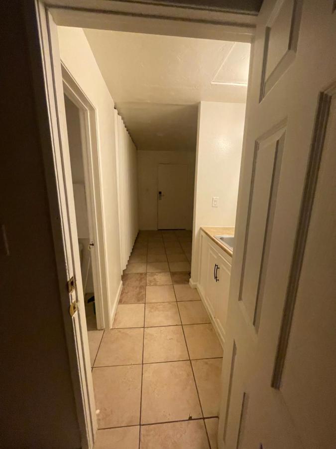 Crown Inn & Suites Spring Valley  エクステリア 写真