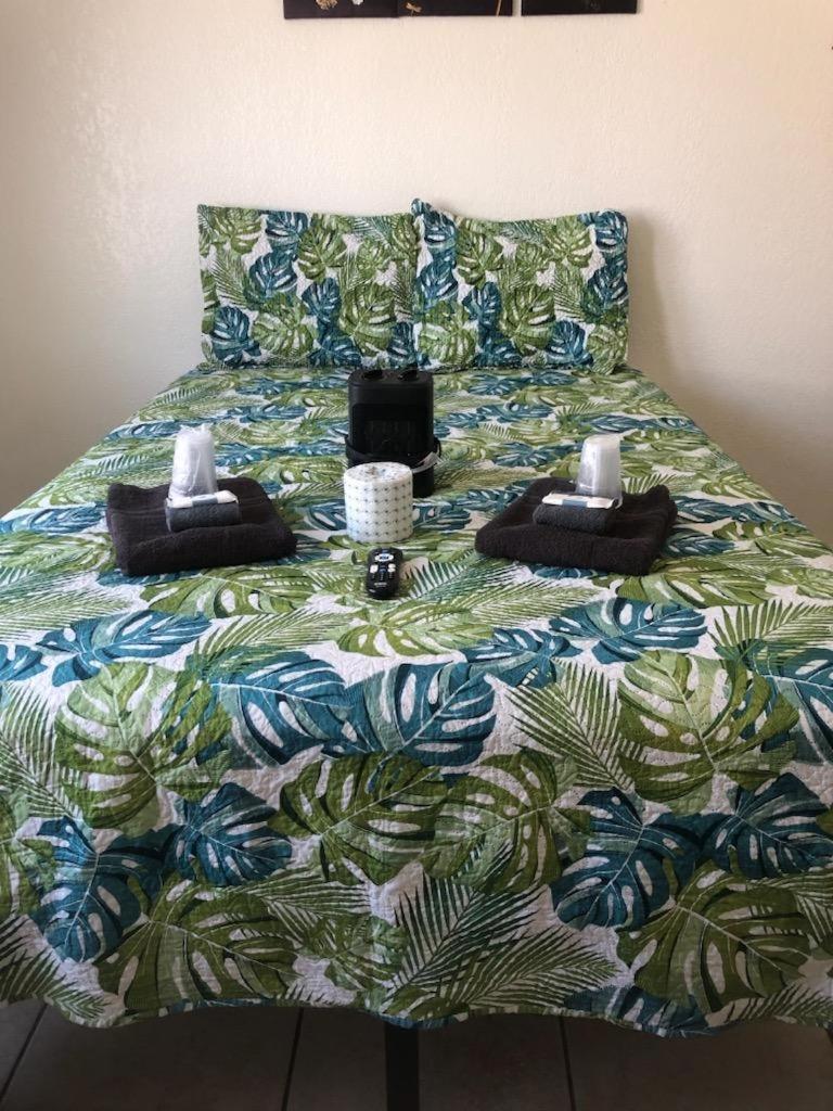 Crown Inn & Suites Spring Valley  エクステリア 写真