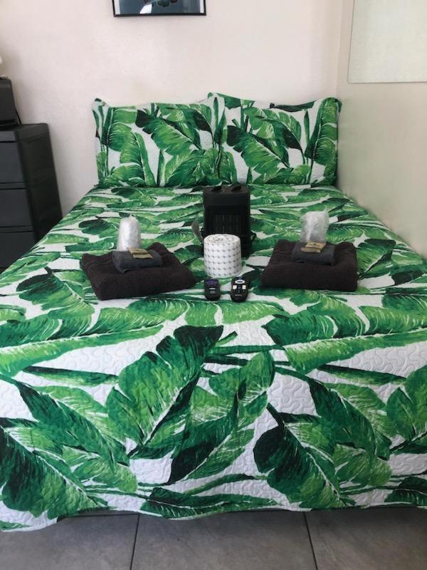Crown Inn & Suites Spring Valley  エクステリア 写真